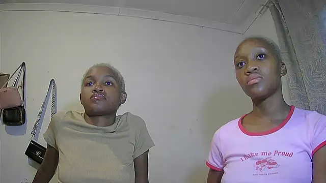 Snapshot of DoubleSpreadXX chatting on February 19, 2026, 4:30 am DoubleSpreadXX online show from February 19, 2026, 4:30 am