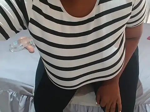 Snapshot of Monica-2701 chatting on October 21, 2025, 5:19 am Monica-2701 online show from October 21, 2025, 5:19 am