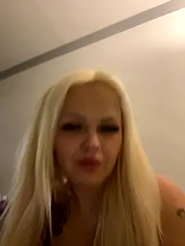 Snapshot of CherryXOX- chatting on November 5, 2025, 8:09 pm CherryXOX- online show from November 5, 2025, 8:09 pm