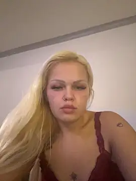 Snapshot of CherryXOX- chatting on November 11, 2025, 6:41 pm CherryXOX- online show from November 11, 2025, 6:41 pm