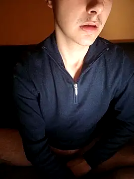 esmermoon online show from February 5, 2026, 2:05 am