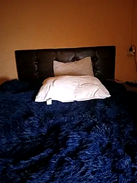 esmermoon online show from April 1, 2026, 12:22 am