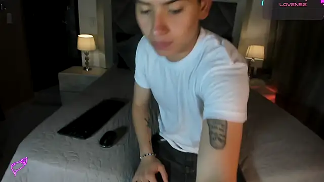 Snapshot of kinkypetite1 chatting on October 28, 2025, 11:25 am kinkypetite1 online show from October 28, 2025, 11:25 am