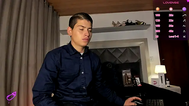 Snapshot of kinkypetite1 chatting on October 29, 2025, 11:45 am kinkypetite1 online show from October 29, 2025, 11:45 am