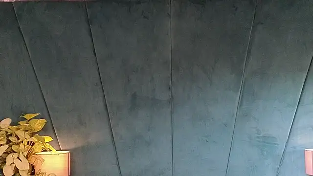 Aaron Eze online show from November 30, 2025, 1:04 pm