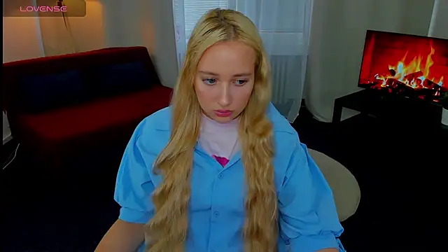 AuroraSkyee online show from October 28, 2025, 12:30 pm