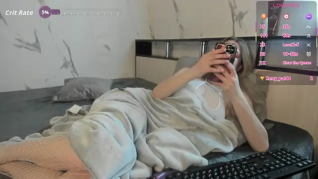 Snapshot of SophieRayne chatting on December 22, 2025, 6:38 pm SophieRayne online show from December 22, 2025, 6:38 pm