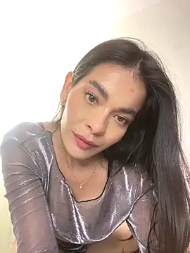 Esmeraldalcl online show from November 18, 2025, 9:08 pm