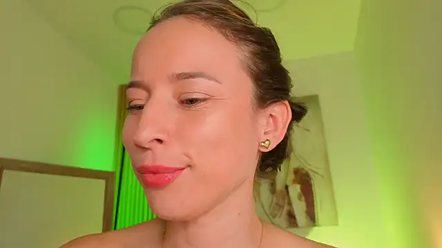 Snapshot of Margot_Robbiee chatting on November 5, 2025, 1:55 pm Margot Robbiee online show from November 5, 2025, 1:55 pm