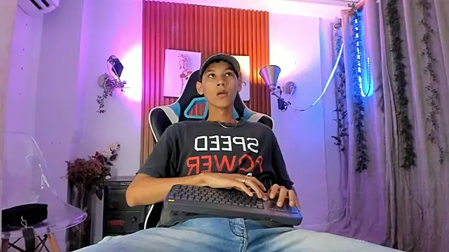 AQUARIUS x online show from November 8, 2025, 11:21 am