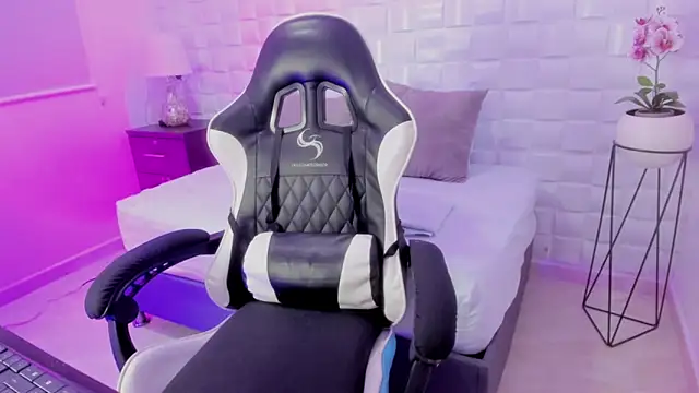 Snapshot of dulce757_ chatting on October 30, 2025, 8:20 pm dulce757 online show from October 30, 2025, 8:20 pm