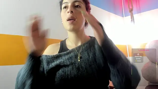 Snapshot of moon_winy chatting on October 22, 2025, 11:32 am moon winy online show from October 22, 2025, 11:32 am