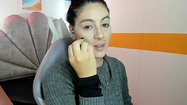 Snapshot of moon_winy chatting on October 26, 2025, 11:38 am moon winy online show from October 26, 2025, 11:38 am