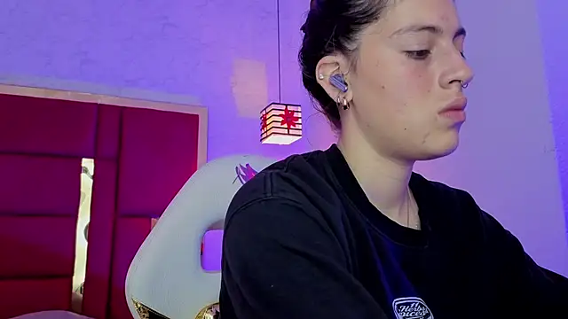 moon winy online show from March 20, 2026, 11:37 am