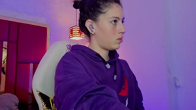 moon winy online show from April 15, 2026, 11:39 am