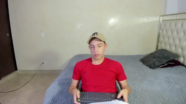 Snapshot of IM_EMILIANOLUX chatting on October 27, 2025, 7:29 pm IM EMILIANOLUX online show from October 27, 2025, 7:29 pm