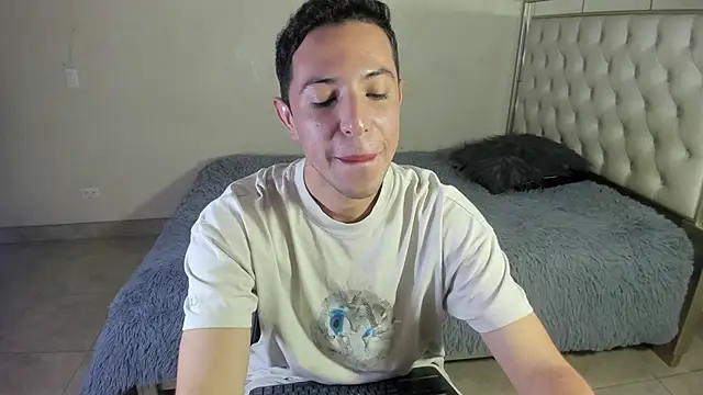 Snapshot of IM_EMILIANOLUX chatting on October 28, 2025, 9:28 pm IM EMILIANOLUX online show from October 28, 2025, 9:28 pm