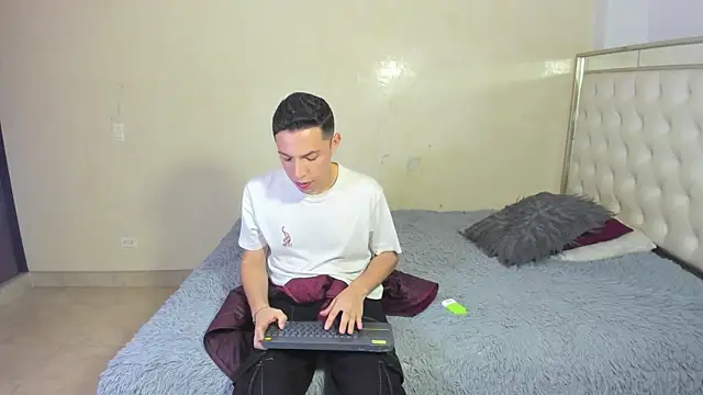 Snapshot of IM_EMILIANOLUX chatting on November 5, 2025, 7:25 pm IM EMILIANOLUX online show from November 5, 2025, 7:25 pm