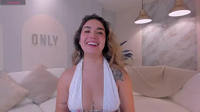 AnnieMonroe1 online show from November 19, 2025, 11:54 am