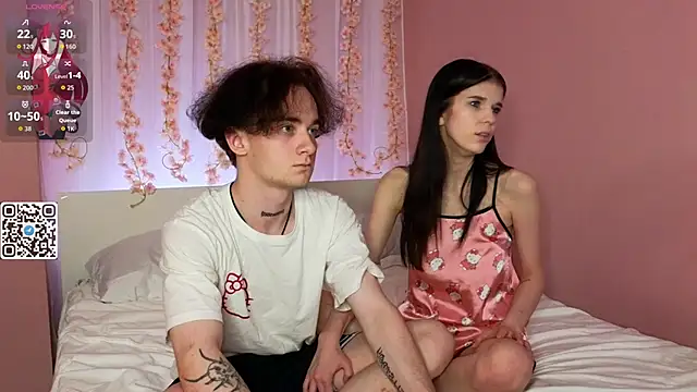 Snapshot of catchthiscouplle chatting on October 19, 2025, 10:32 pm catchthiscouplle online show from October 19, 2025, 10:32 pm