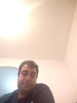 Snapshot of GluingPerson chatting on November 11, 2025, 12:32 am GluingPerson online show from November 11, 2025, 12:32 am