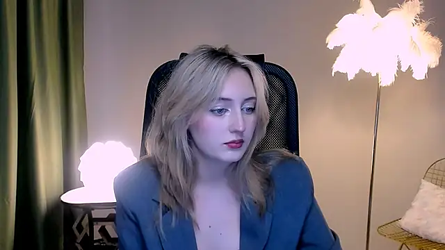 ScarlettScril online show from November 20, 2025, 6:35 am