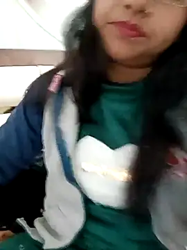 Vanshika1432 online show from December 4, 2025, 8:12 am