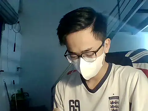 Snapshot of liamhn2k4 chatting on October 29, 2025, 2:30 pm liamhn2k4 online show from October 29, 2025, 2:30 pm