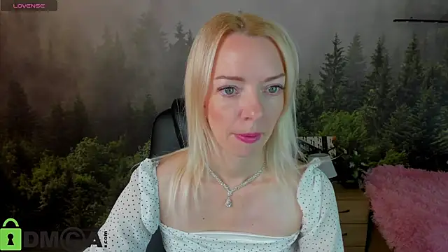 Snapshot of _Keetti_ chatting on November 2, 2025, 11:40 pm Keetti online show from November 2, 2025, 11:40 pm