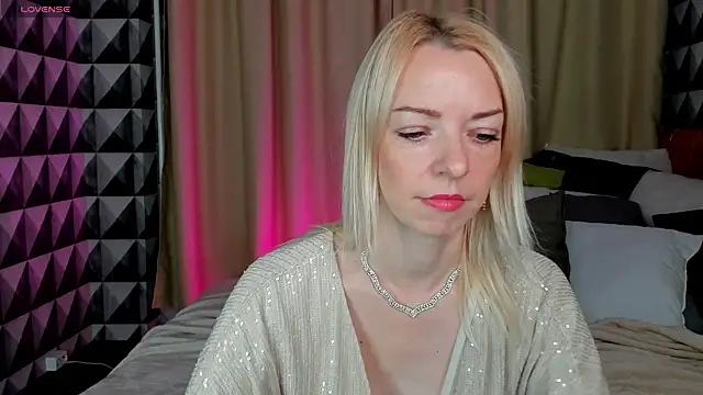 Snapshot of _Keetti_ chatting on November 21, 2025, 12:54 am Keetti online show from November 21, 2025, 12:54 am