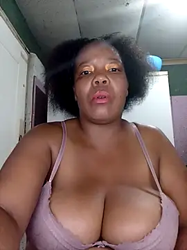 Snapshot of boobsqueenxo chatting on November 7, 2025, 2:17 pm boobsqueenxo online show from November 7, 2025, 2:17 pm