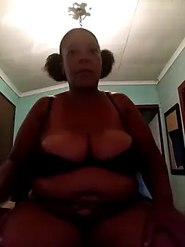 Snapshot of boobsqueenxo chatting on March 4, 2026, 2:56 pm boobsqueenxo online show from March 4, 2026, 2:56 pm