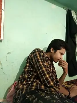 Snapshot of maxmishra18 chatting on October 24, 2025, 3:47 am maxmishra18 online show from October 24, 2025, 3:47 am