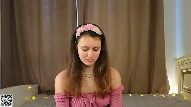 Snapshot of FoxFever chatting on February 27, 2026, 5:18 am FoxFever online show from February 27, 2026, 5:18 am