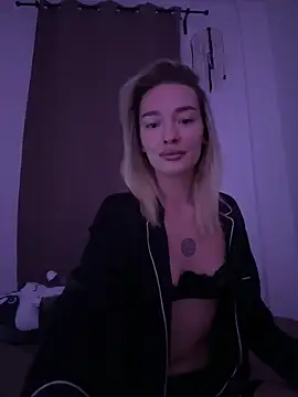 Snapshot of versediamond chatting on November 2, 2025, 11:40 pm versediamond online show from November 2, 2025, 11:40 pm