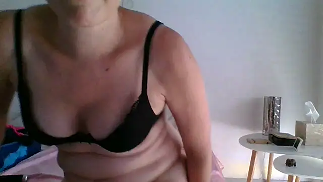 Snapshot of Ava_sexy_bitch chatting on August 7, 2026, 1:02 pm Ava sexy bitch online show from August 7, 2026, 1:02 pm