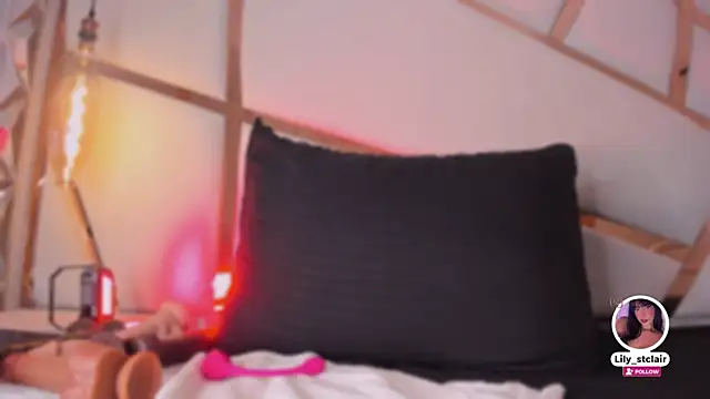 Lily StClair online show from January 5, 2026, 5:27 pm