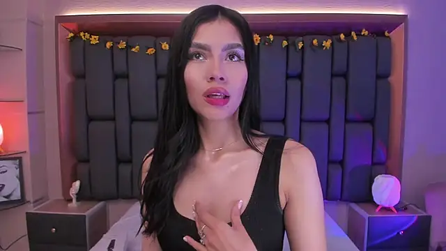 TanyaBello online show from November 18, 2025, 2:21 pm