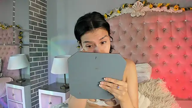 TanyaBello online show from April 18, 2026, 4:05 am