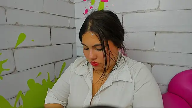 Snapshot of SoftLilyy chatting on October 21, 2025, 7:31 am SoftLilyy online show from October 21, 2025, 7:31 am