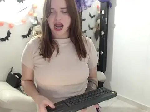 Snapshot of SoeDymond chatting on October 25, 2025, 9:53 pm SoeDymond online show from October 25, 2025, 9:53 pm