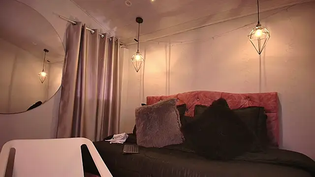 ivy bonnie online show from November 10, 2025, 11:53 am