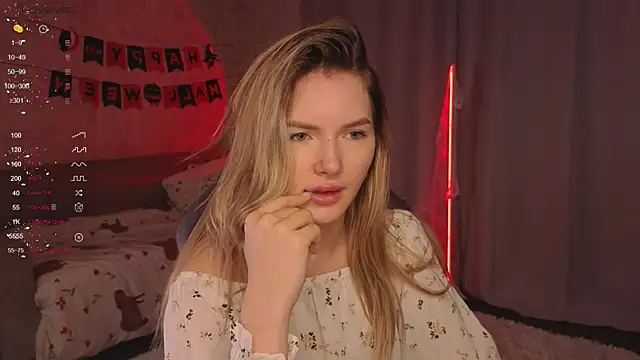 Snapshot of EvelynSin chatting on November 1, 2025, 10:39 am EvelynSin online show from November 1, 2025, 10:39 am