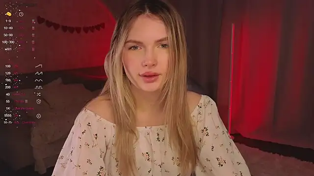 Snapshot of EvelynSin chatting on November 15, 2025, 11:29 am EvelynSin online show from November 15, 2025, 11:29 am