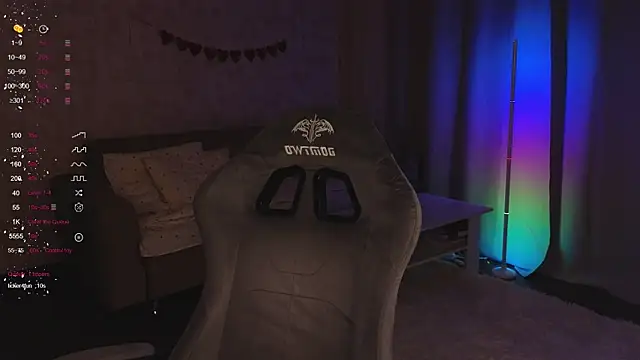 Snapshot of EvelynSin chatting on November 26, 2025, 11:22 am EvelynSin online show from November 26, 2025, 11:22 am