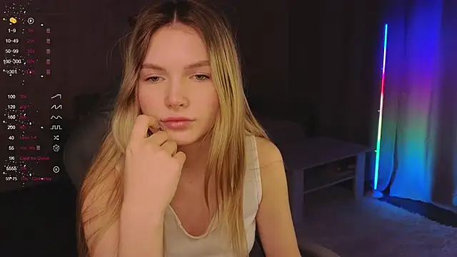 Snapshot of EvelynSin chatting on November 30, 2025, 11:58 am EvelynSin online show from November 30, 2025, 11:58 am