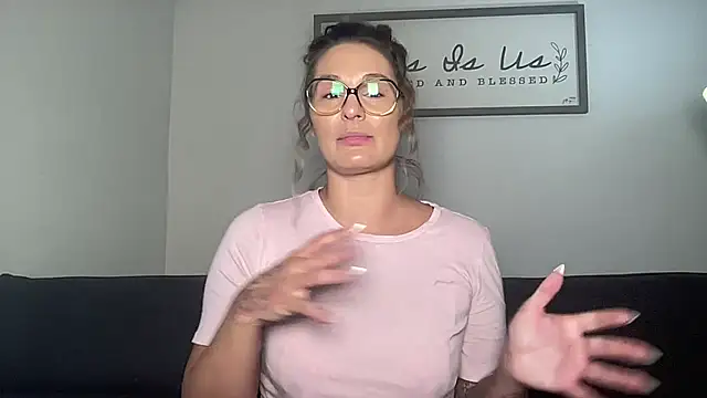 Snapshot of Mandyrheaa chatting on November 6, 2025, 6:09 pm Mandyrheaa online show from November 6, 2025, 6:09 pm