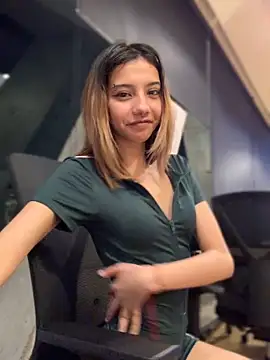 MiaaCute- online show from December 17, 2025, 1:00 am