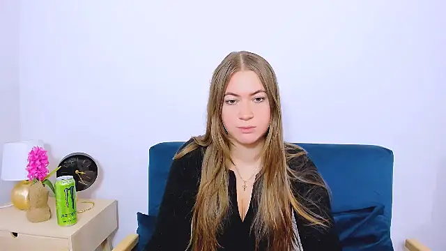 Snapshot of LeaNaughty chatting on November 13, 2025, 3:55 pm LeaNaughty online show from November 13, 2025, 3:55 pm