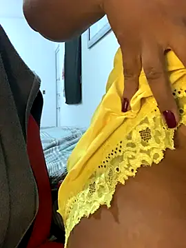 NatashaAzura online show from October 16, 2025, 11:06 pm